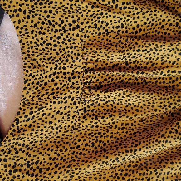 Crescent smocked waist crop top blouse - Picture 5 of 9